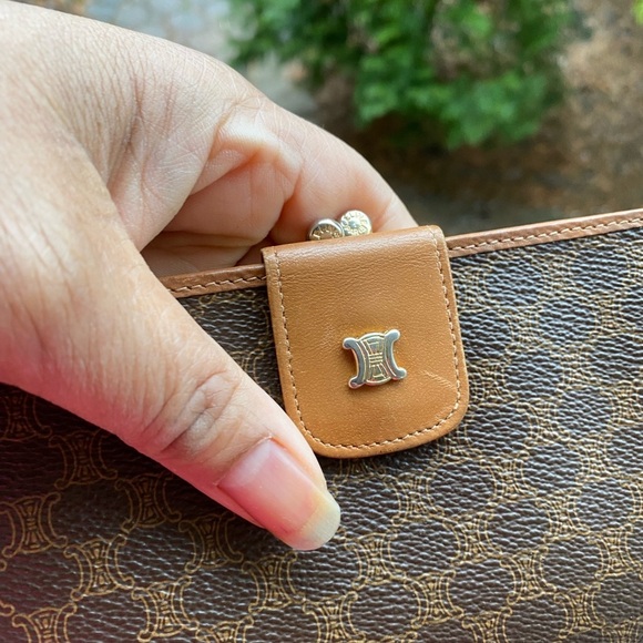 Preowned Celine Macadamia Bifold wallet - Picture 5 of 12